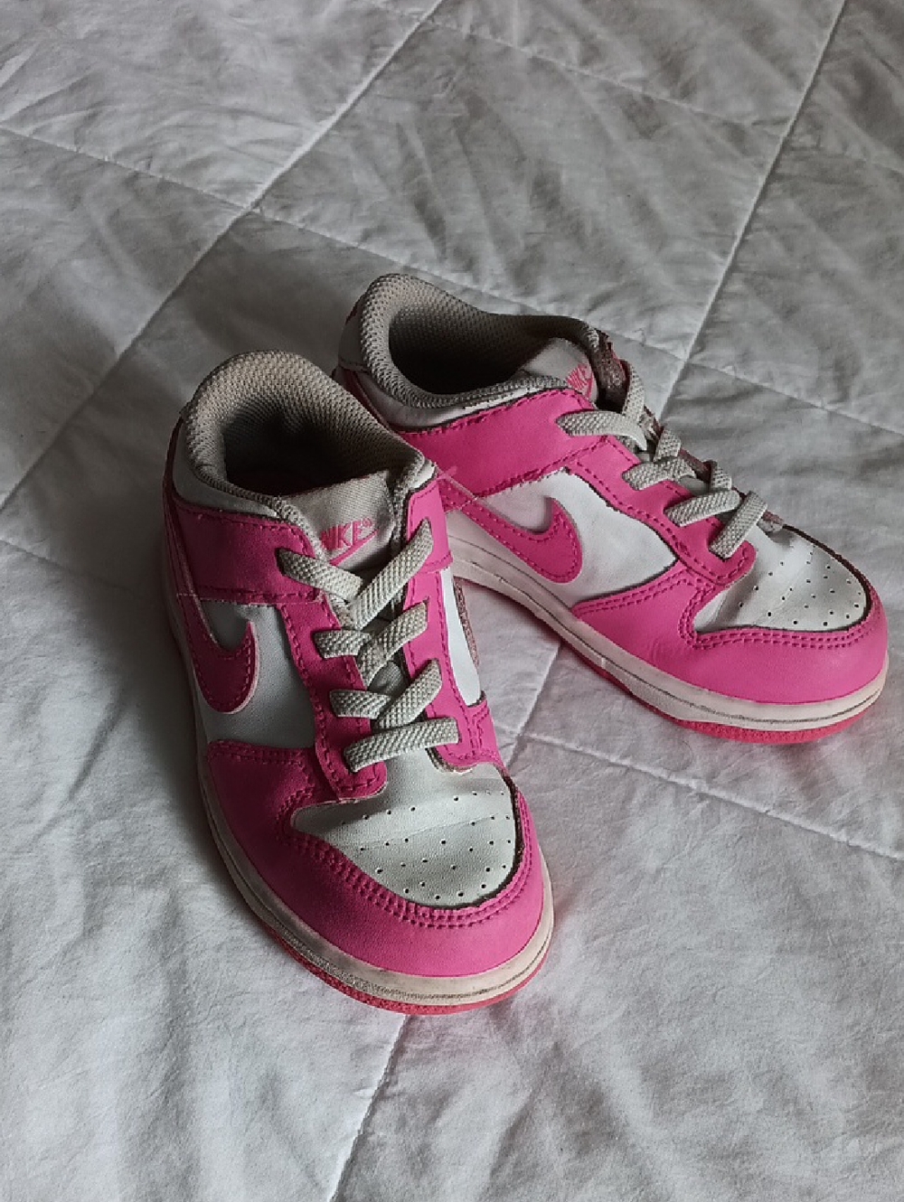 Nike Kids Pink and White Low-Top Sneakers with Swoosh